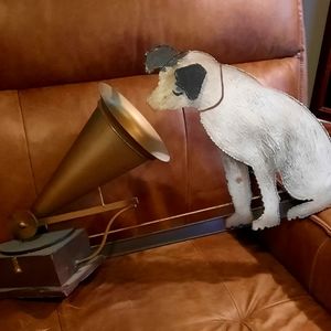 HIS MASTERS VOICE LARGE 3D WALL PLAQUE.